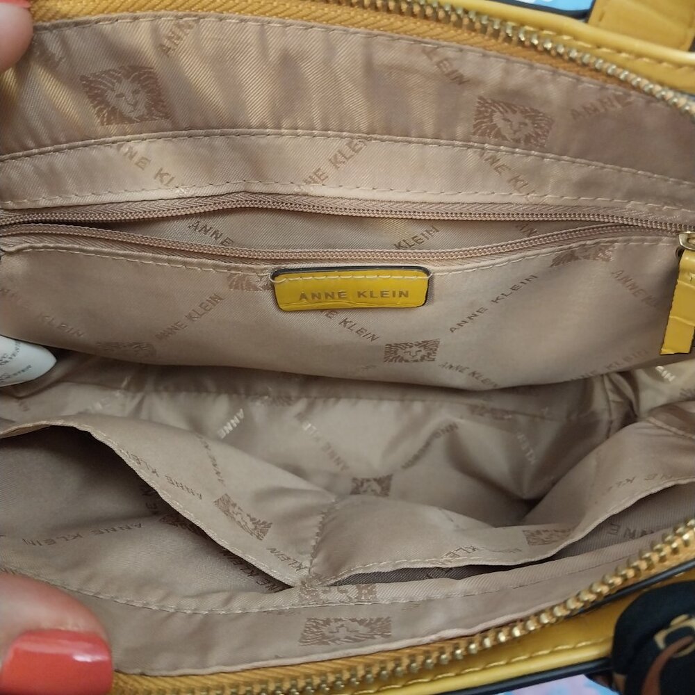 3122 Medium Ann Klein Cross Body Shoulder Bag In Gold and Black - Picture 11 of 13